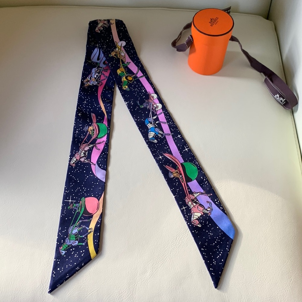 🪐🏇 RARE New and Authentic Hermes Silk Twilly Space Derby